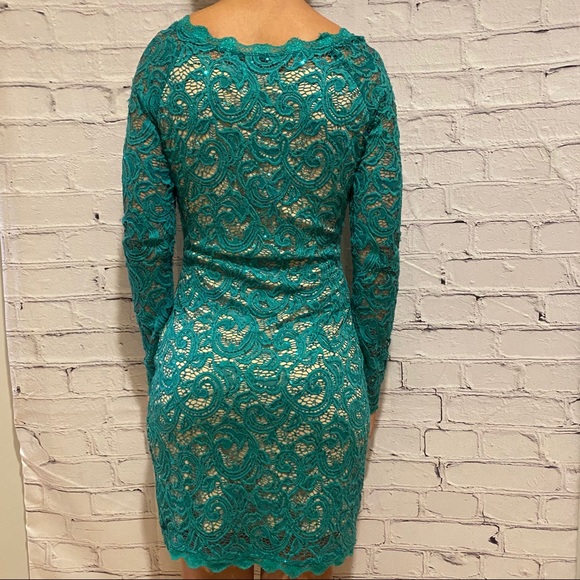 (Brand) Green Lace fitted Dress - Picture 9 of 14